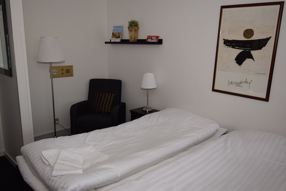 Basic Room 5-personer photo 1