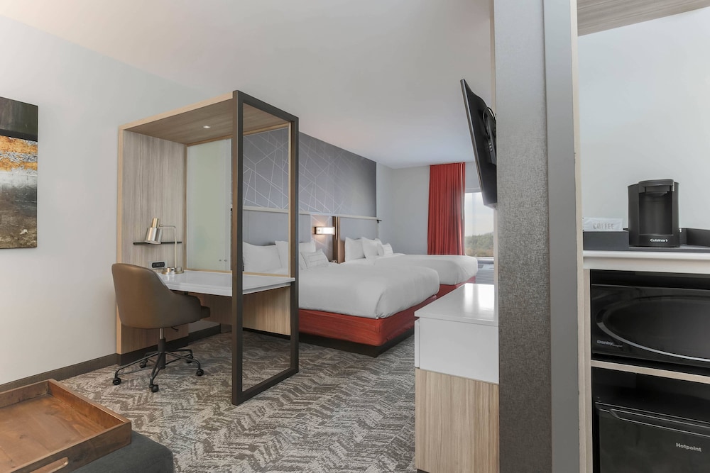 Suite, 2 Queen Beds - Photo 4
