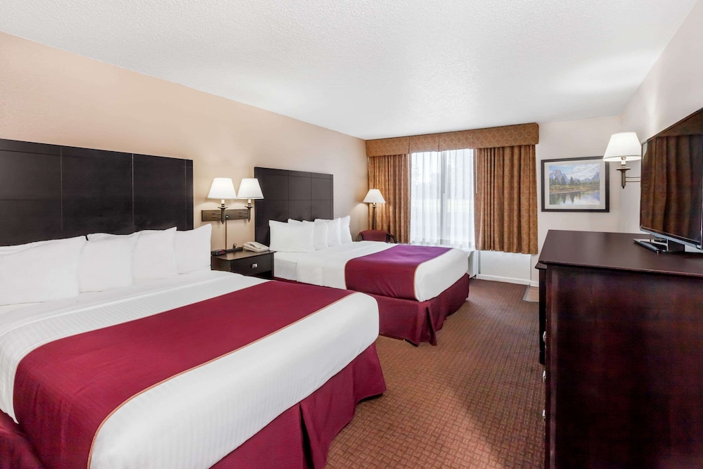 Room, 2 Queen Beds, Non Smoking (Pet Friendly) - Photo 1