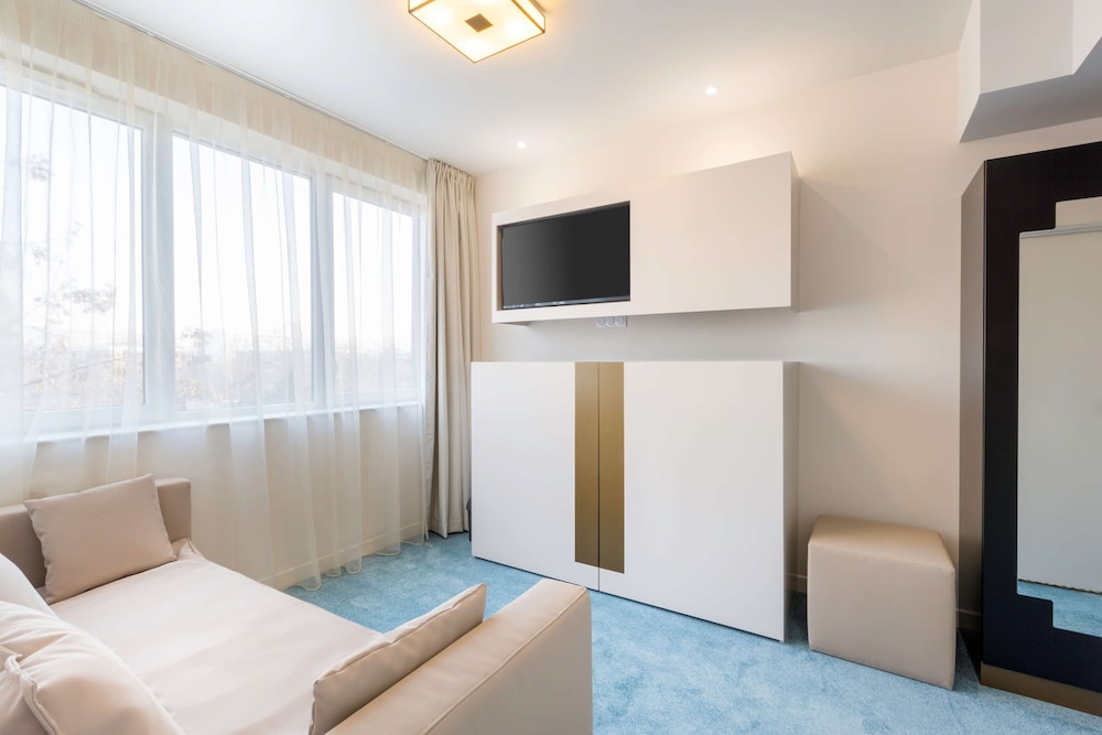 Family Room, 1 King Bed with Sofa bed, Non Smoking, Kitchenette (with Sofabed) photo 1