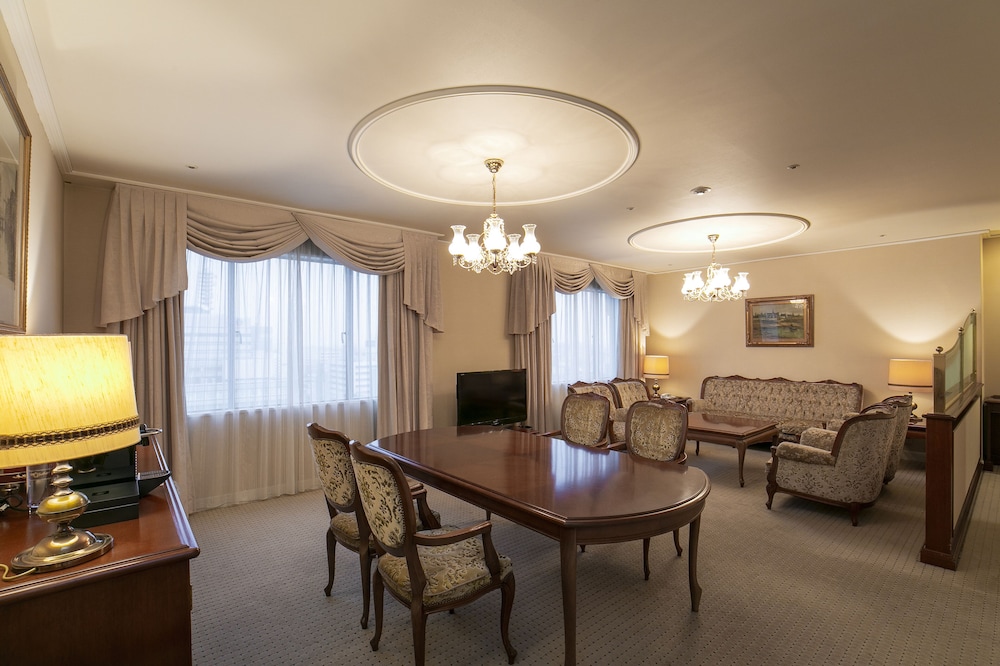 Suite, Non Smoking (Presidential, Twin) - Photo 3