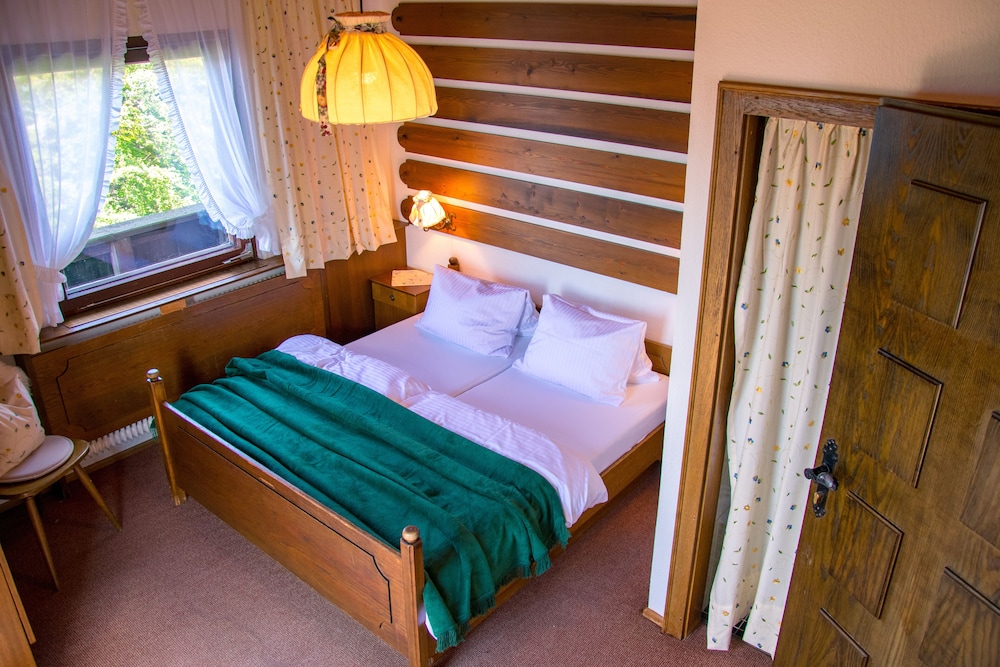 Premium Double Room, Balcony, Mountain View (Hüttezimmer Doppelbett)