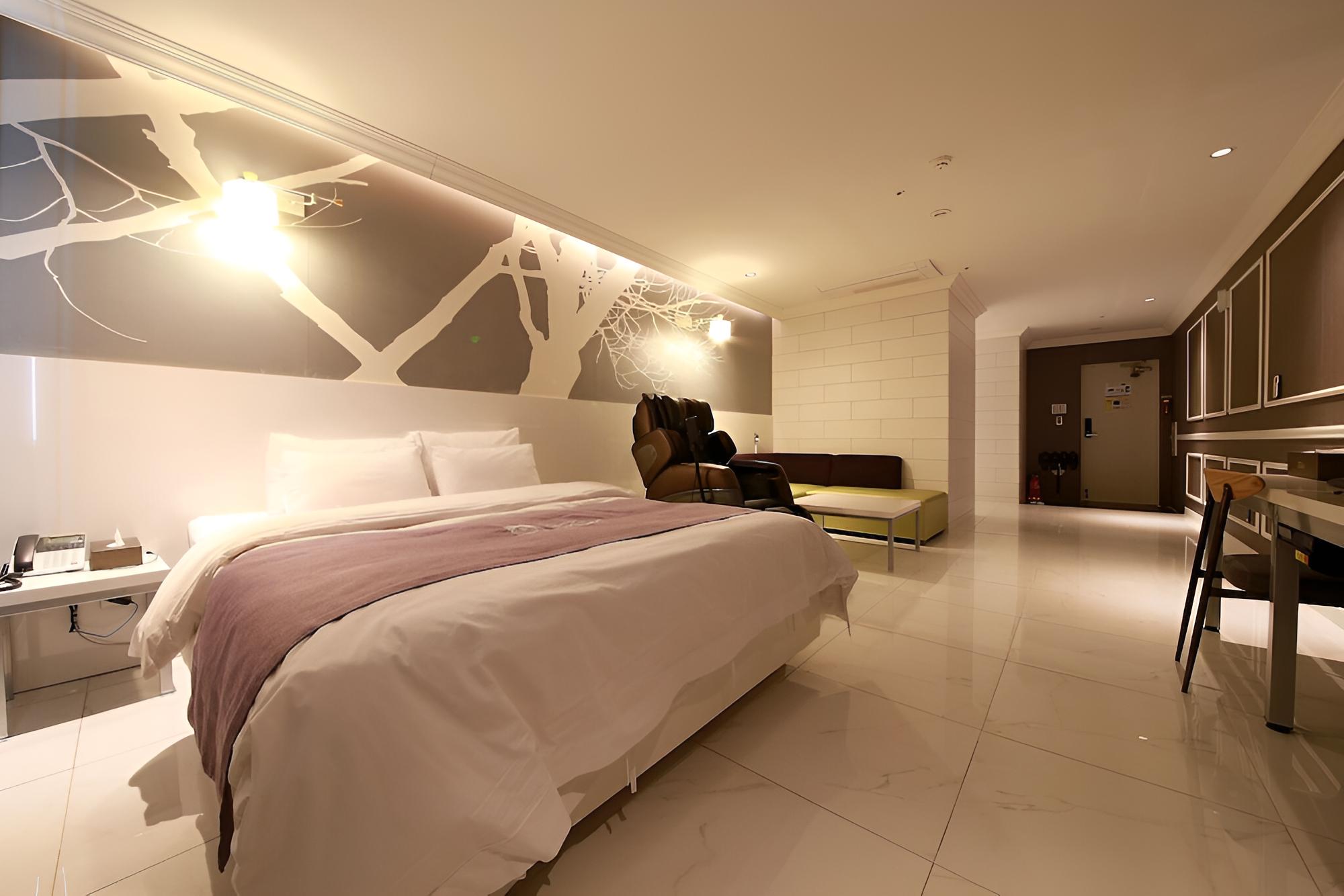 Room (Standard Room) - Photo 2