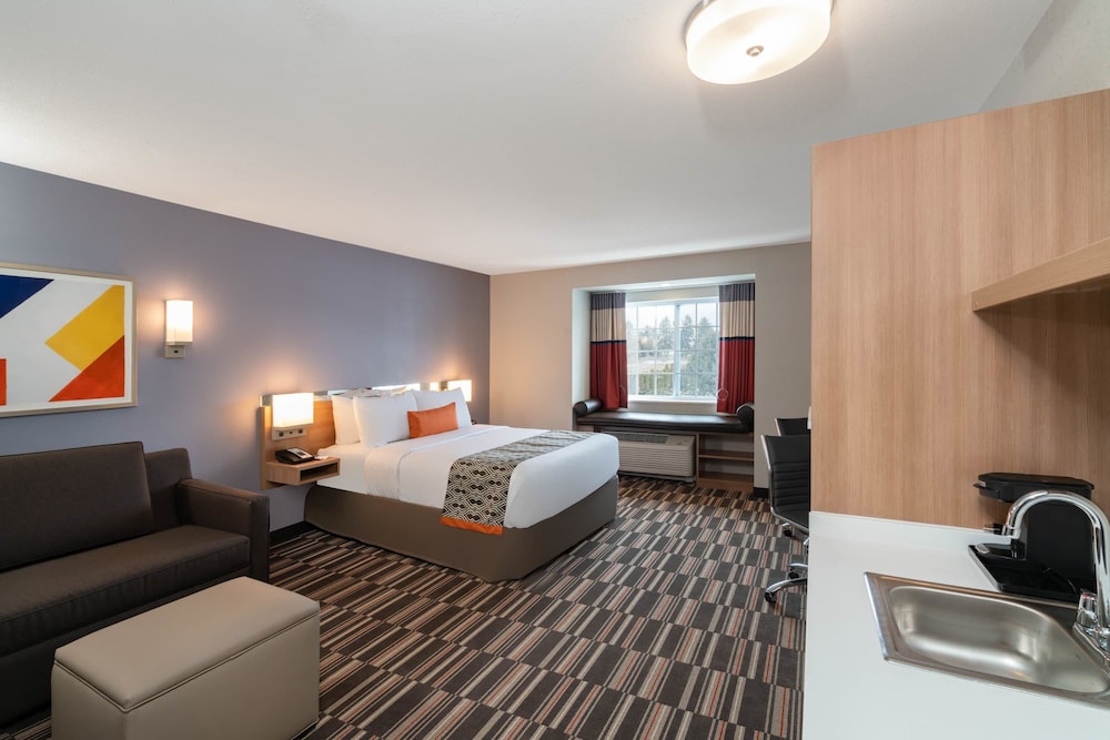 Studio Suite, 1 Queen Bed with Sofa Bed, Non Smoking - Photo 2