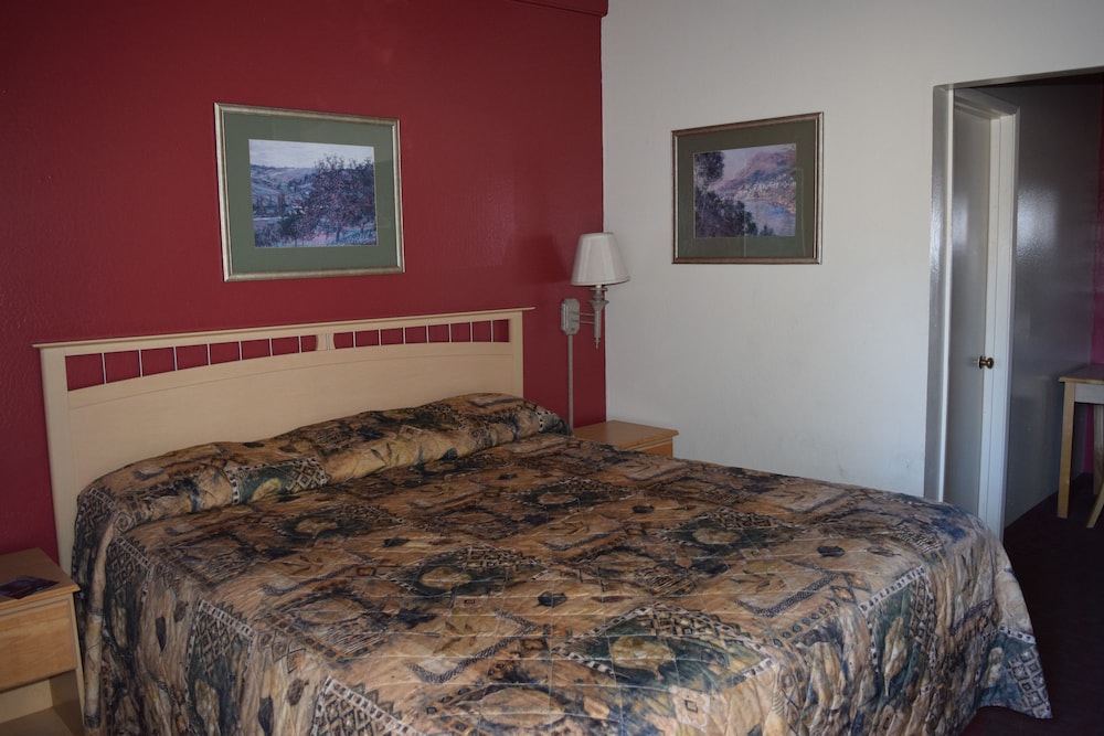 Standard Room, 1 Queen Bed photo 1