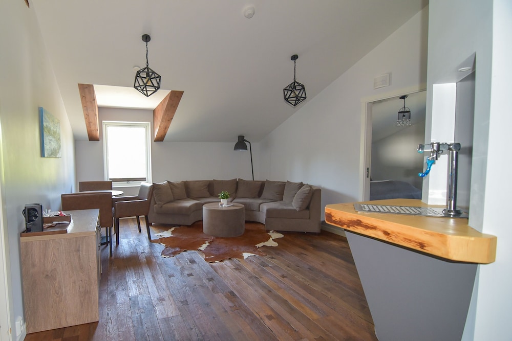 Deluxe Suite, Hot Tub photo 1