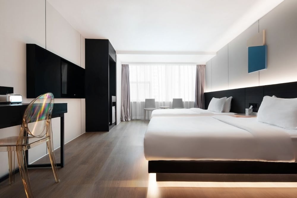 City Twin Room, Refrigerator, City View photo 1