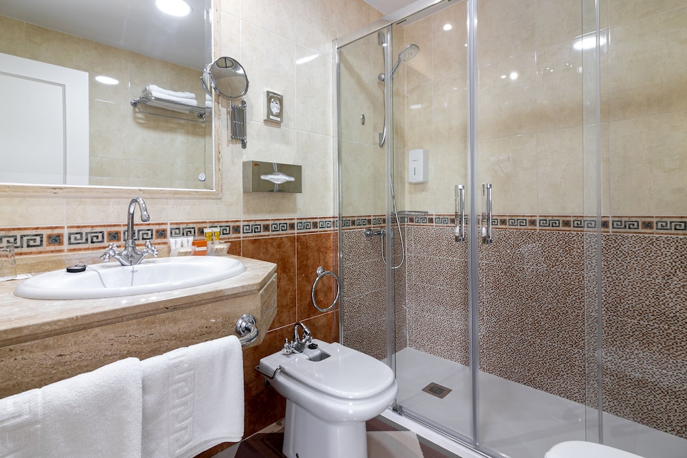 Suite - Photo 8