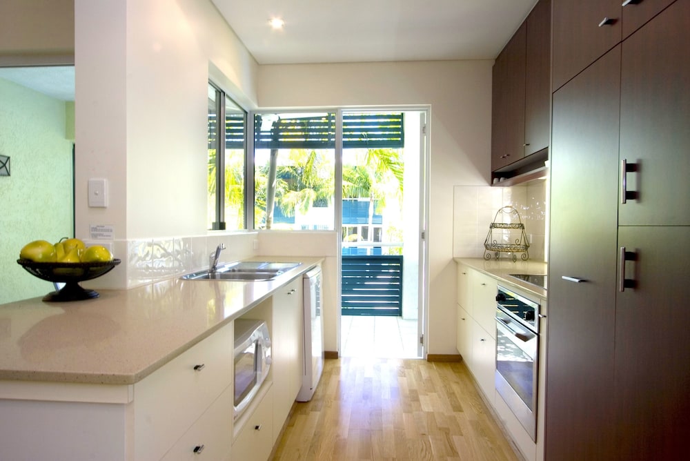 2 Bedroom Apartment Pool View - Photo 5