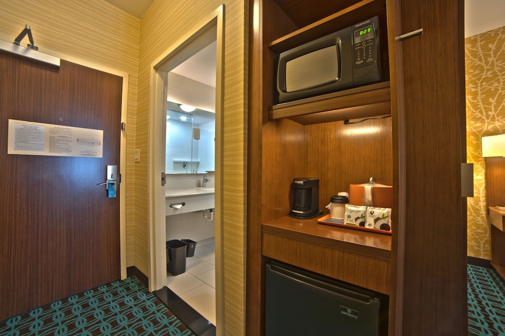 Room, 1 King Bed (Mobility/Hearing Accessible, Tub)