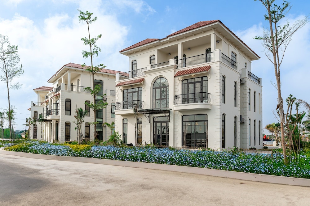 Lake Villa (7BR)