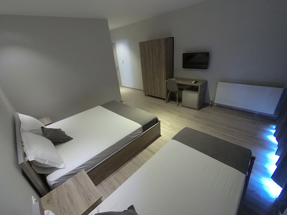 Deluxe Triple Room photo 3