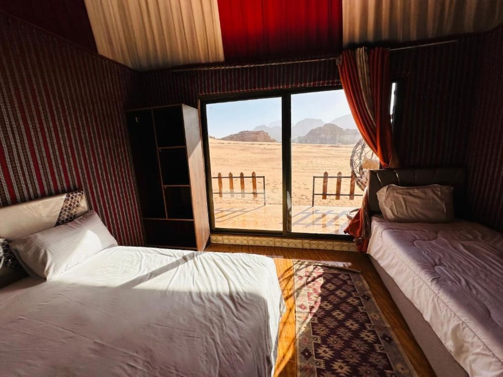 Luxury Triple Room, 1 Bedroom, Private Bathroom, Courtyard View photo 3