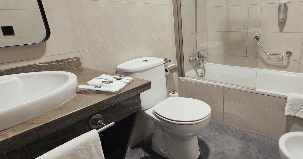 Standard Double Room - Photo 16