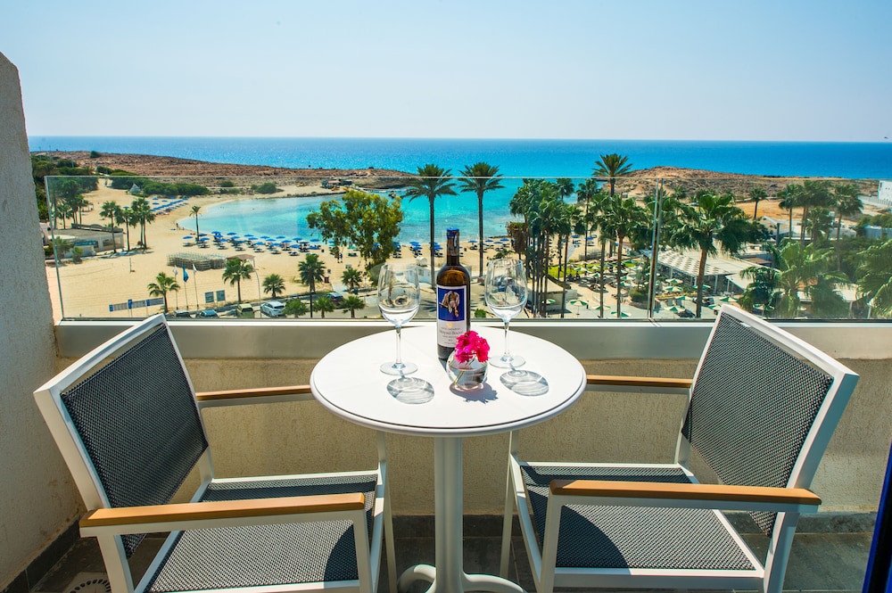 Deluxe Double or Twin Room, Sea View photo 2