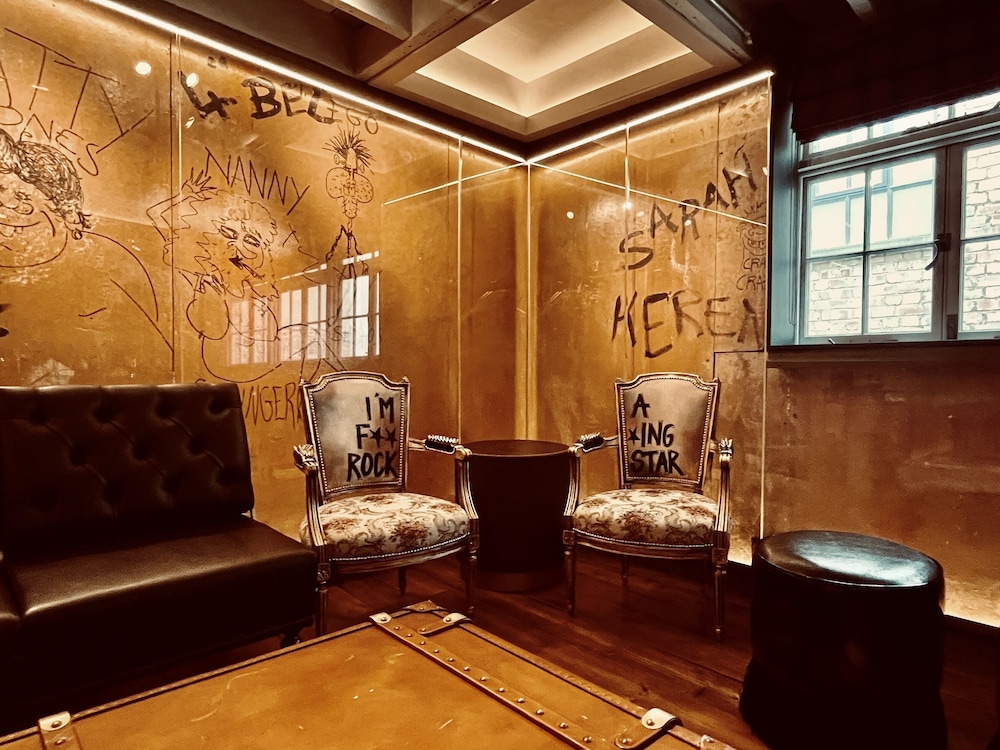 Signature Apartment photo 3