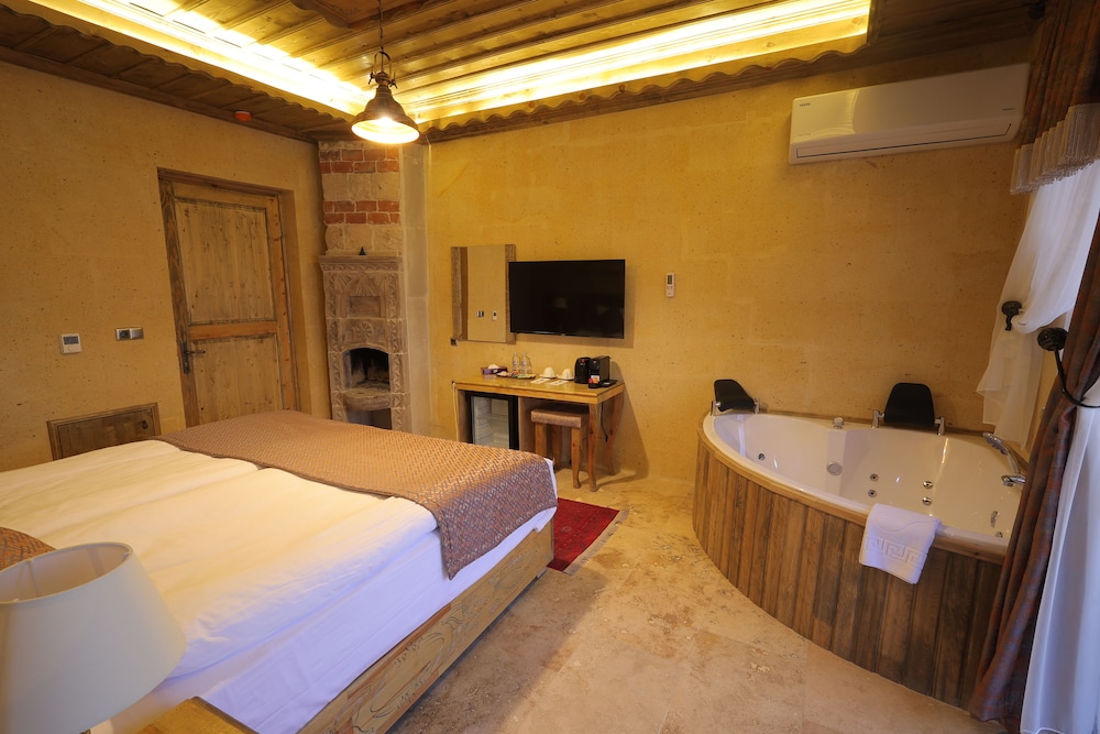 Deluxe Room - Photo 3