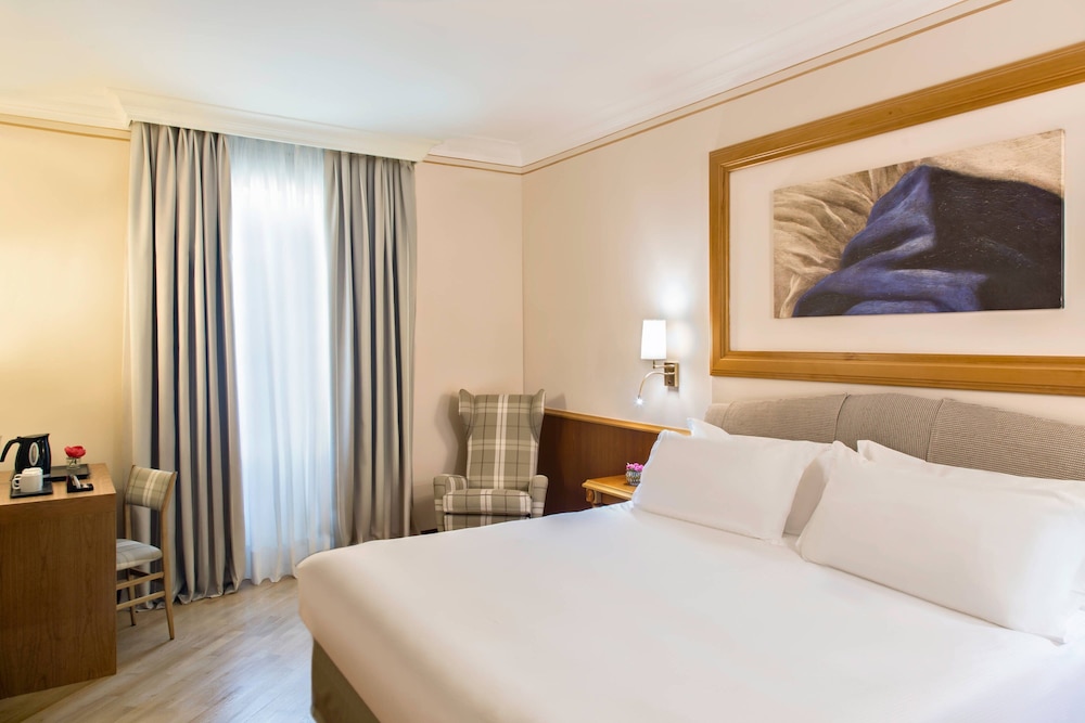 Superior Room, 1 King Bed