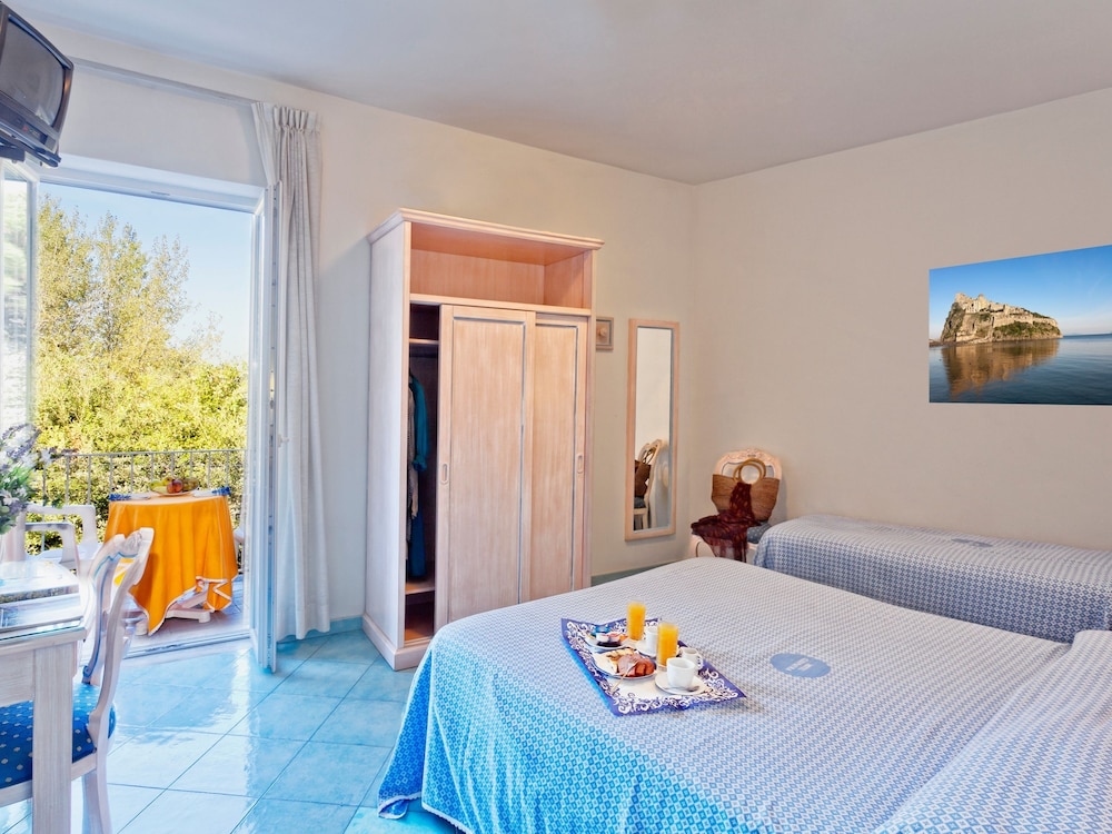 Standard Triple Room, Balcony
