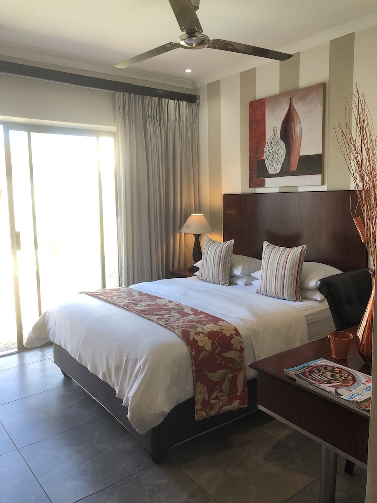 Luxury Room - Photo 15