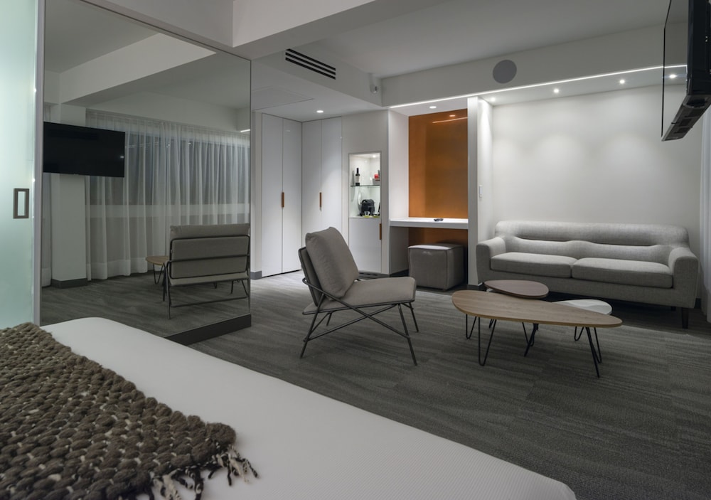 Suite - Photo 2