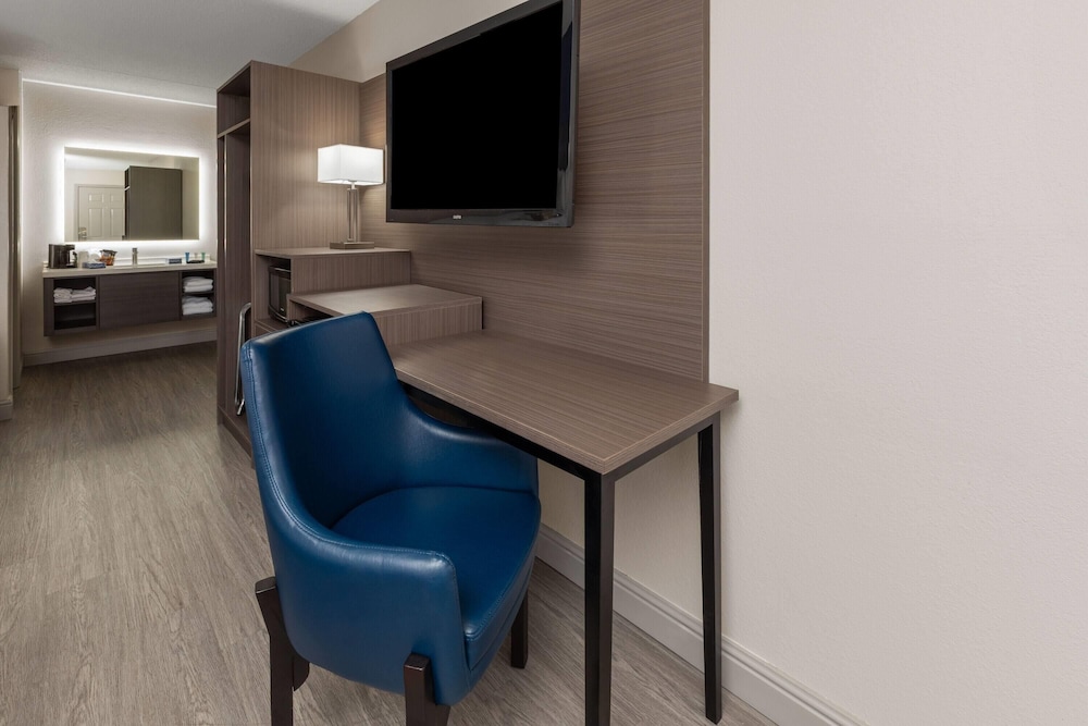 Room, Multiple Beds, Non Smoking - Photo 1