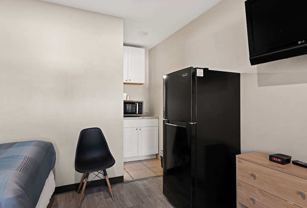 Standard Room, 2 Double Beds, Non Smoking - Photo 4