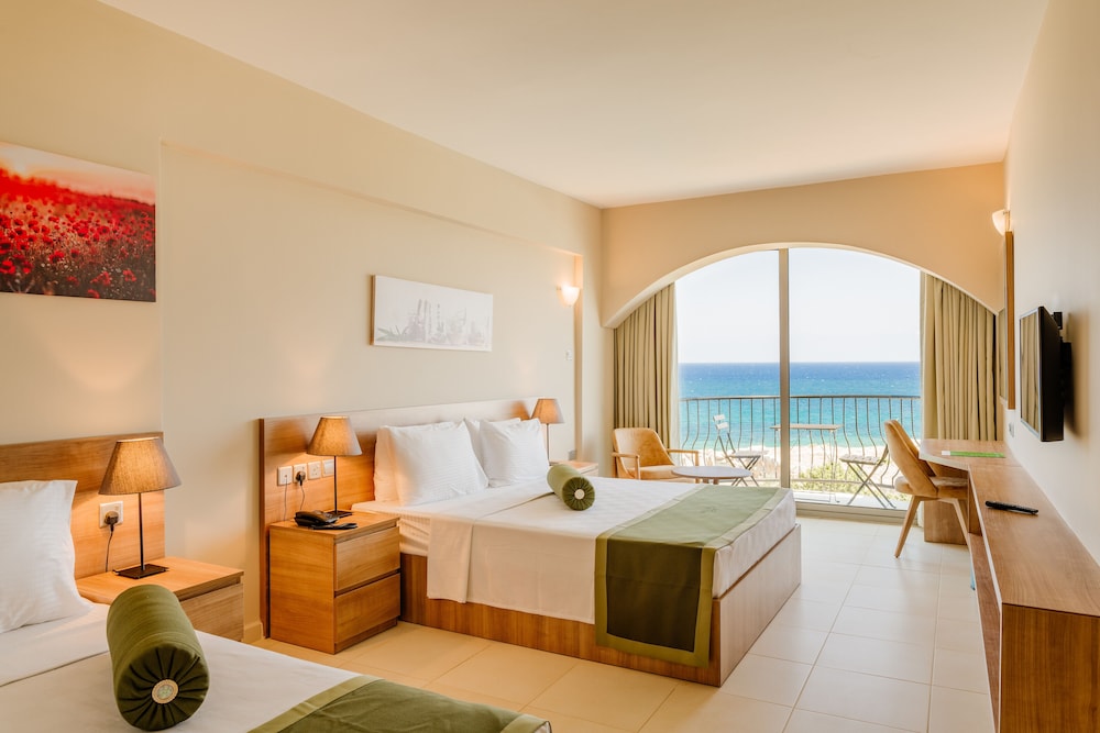 Standard Triple Room, Sea View - Photo 3
