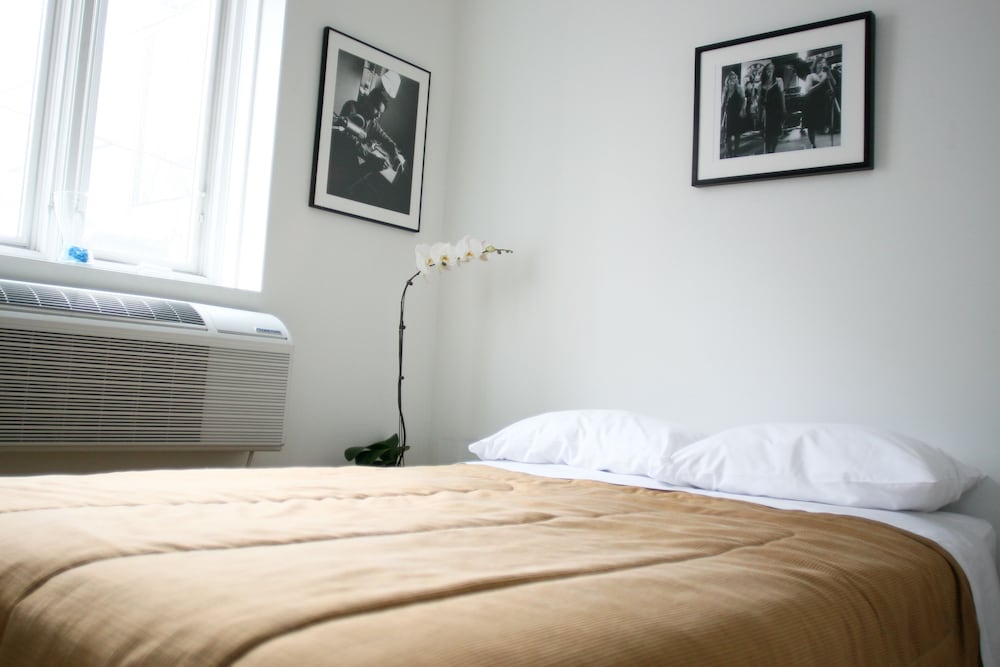 Standard Room, 1 Double Bed, Private Bathroom (Large Room) - Photo 5