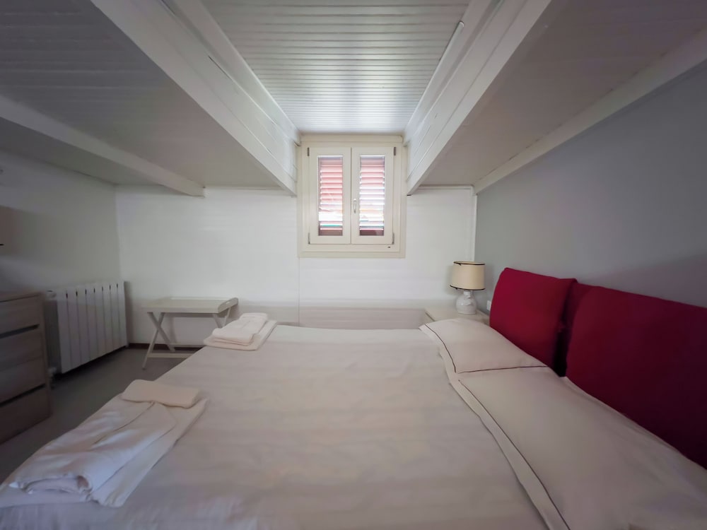 Apartment, Balcony