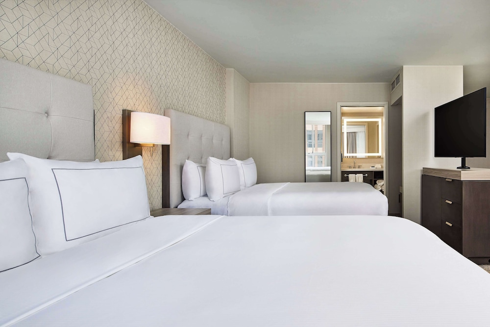 Studio Suite, 2 Queen Beds (Plaza View) - Photo 3