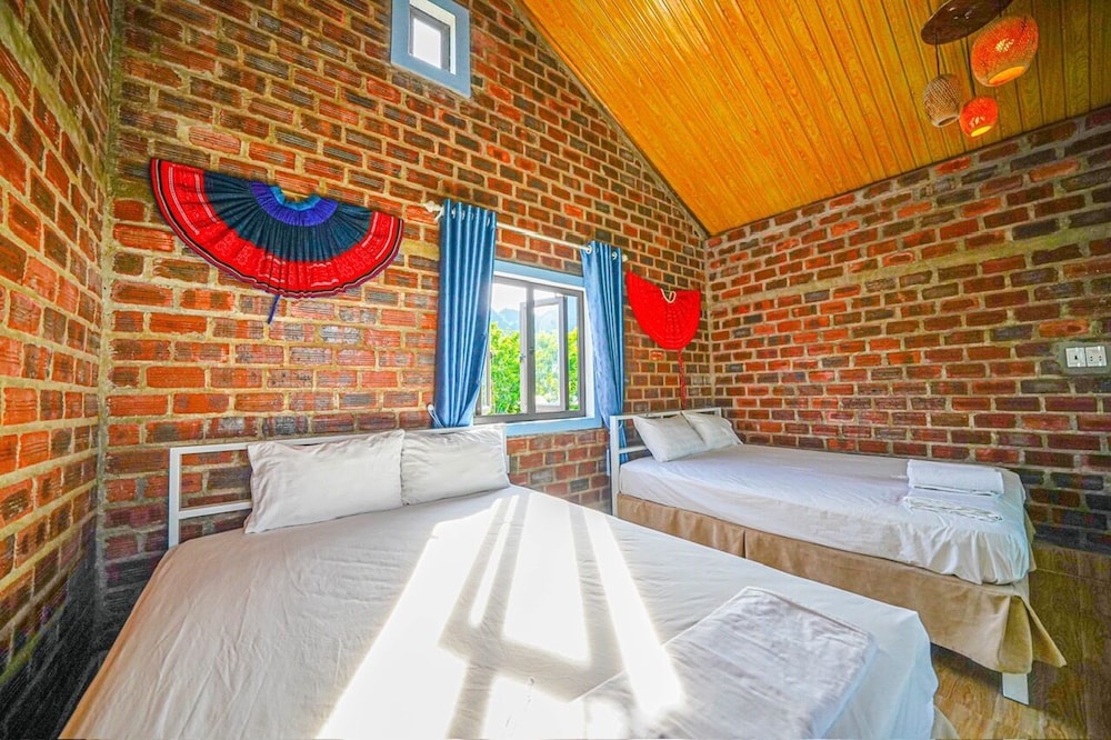 Family Room, 2 Queen Beds, Mountain View photo 1