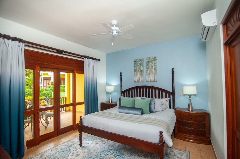 Premium Condo, 2 Bedrooms, Balcony, Pool View