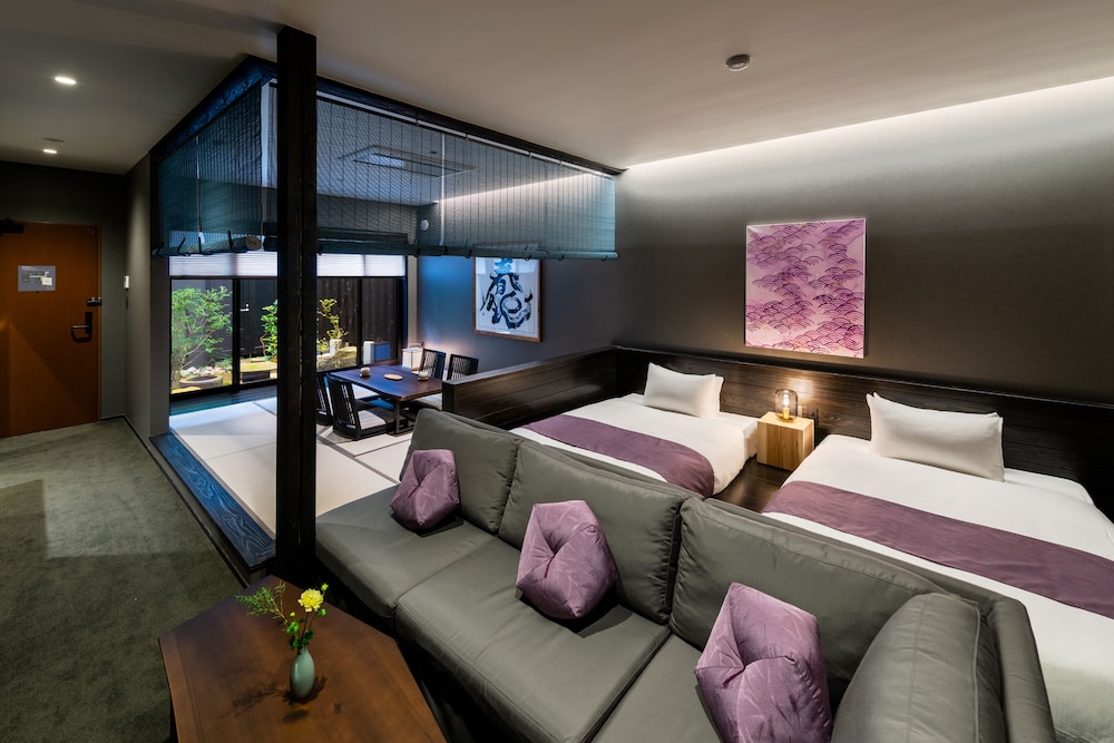 Deluxe Quadruple Room, Non Smoking, Private Bathroom, Courtyard View photo 1