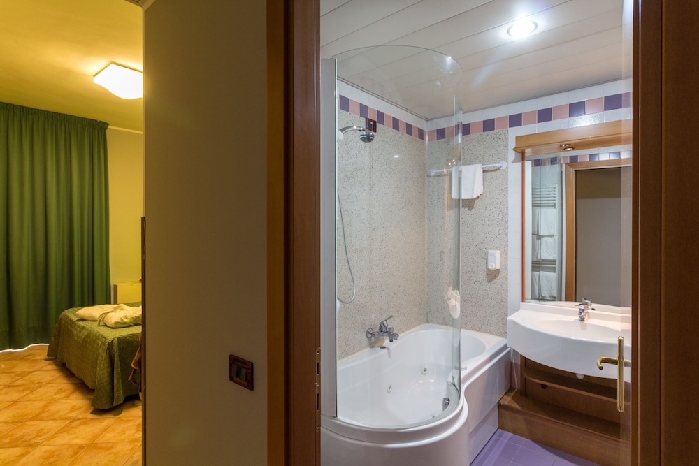 Triple Room Pay TV included photo 3
