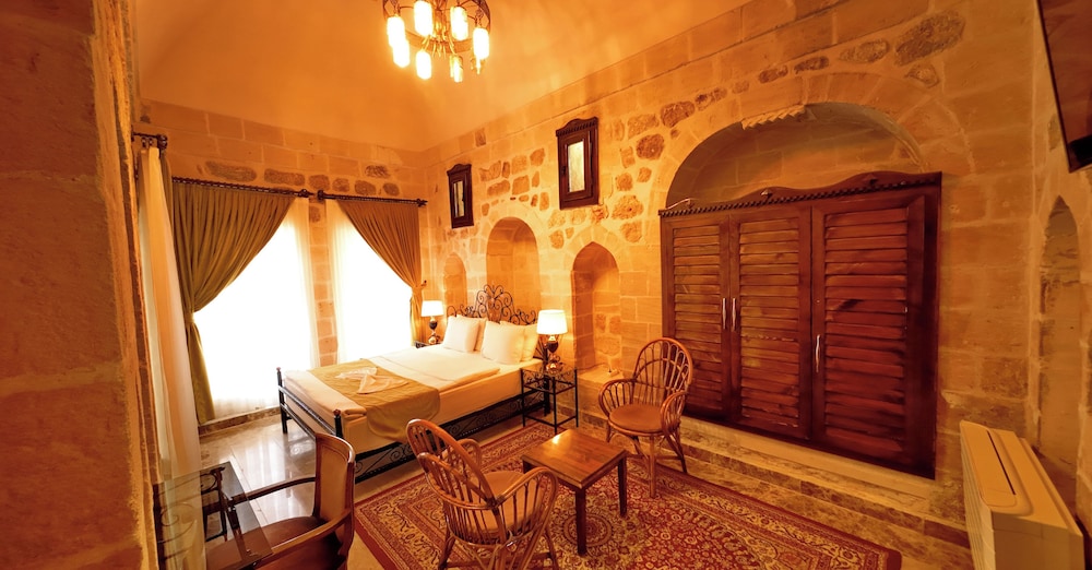 Deluxe Double or Twin Room - Photo 9