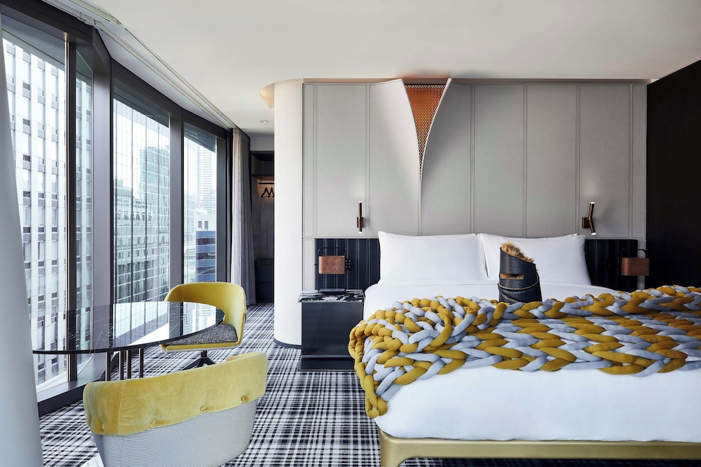 Suite, 1 King Bed, Non Smoking (Urban Suite)