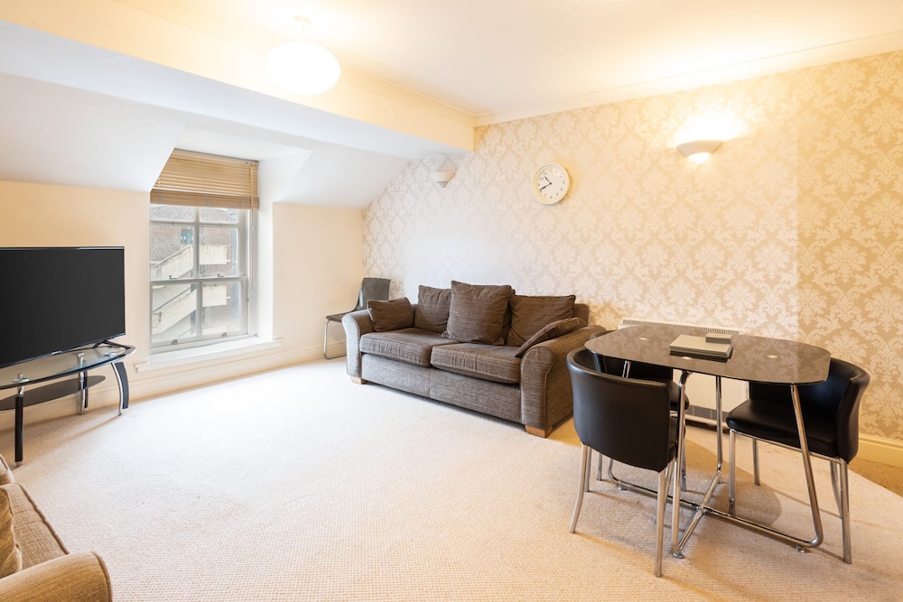 Apartment photo 2