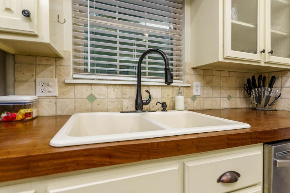 Gorgeous Alabama Home 4 Miles to Stadium Sleeps 8, Billede 9