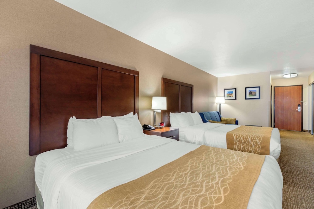 Standard Room, 2 Queen Beds, Non Smoking - Photo 1