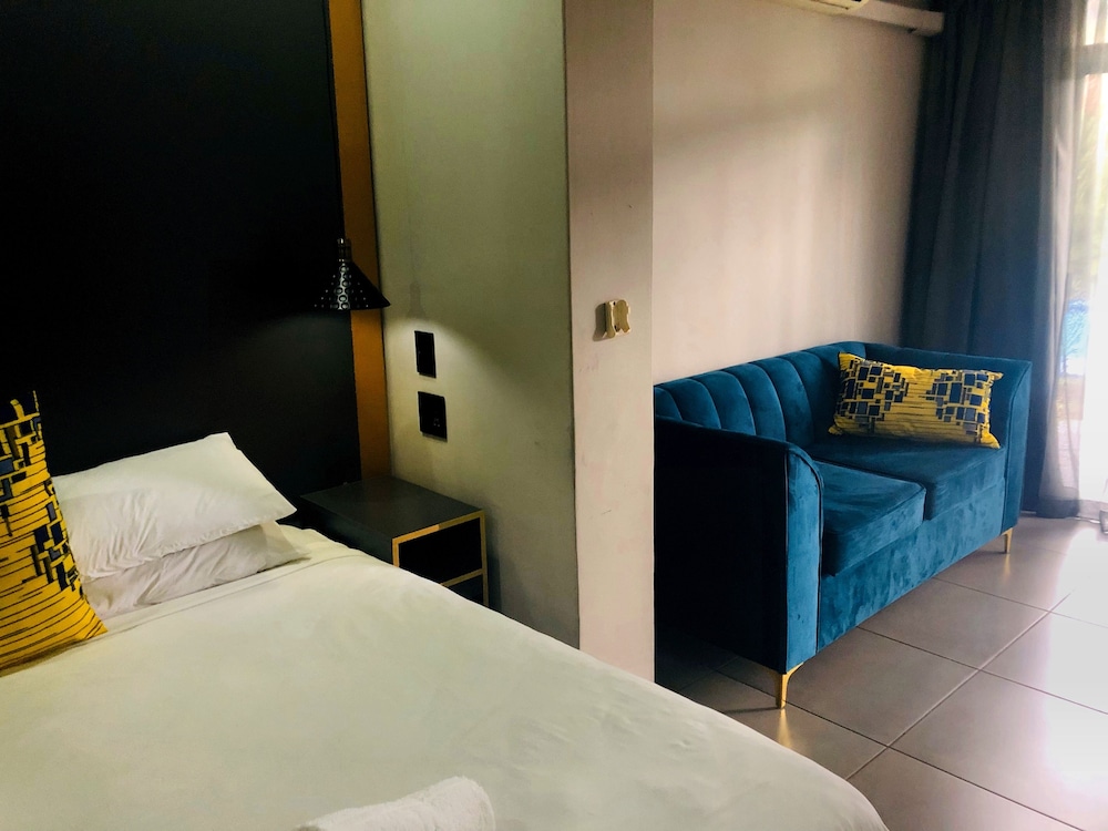 Standard Room, 2 Twin Beds, Pool Access, Pool View - Photo 15
