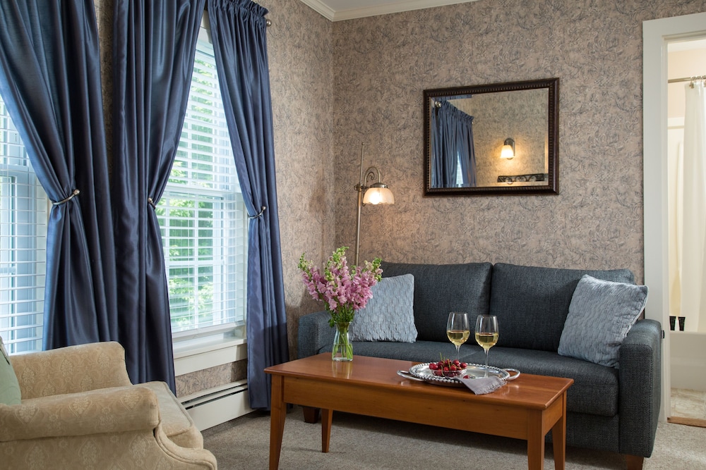 Room 5 - Jr. Suite photo 3