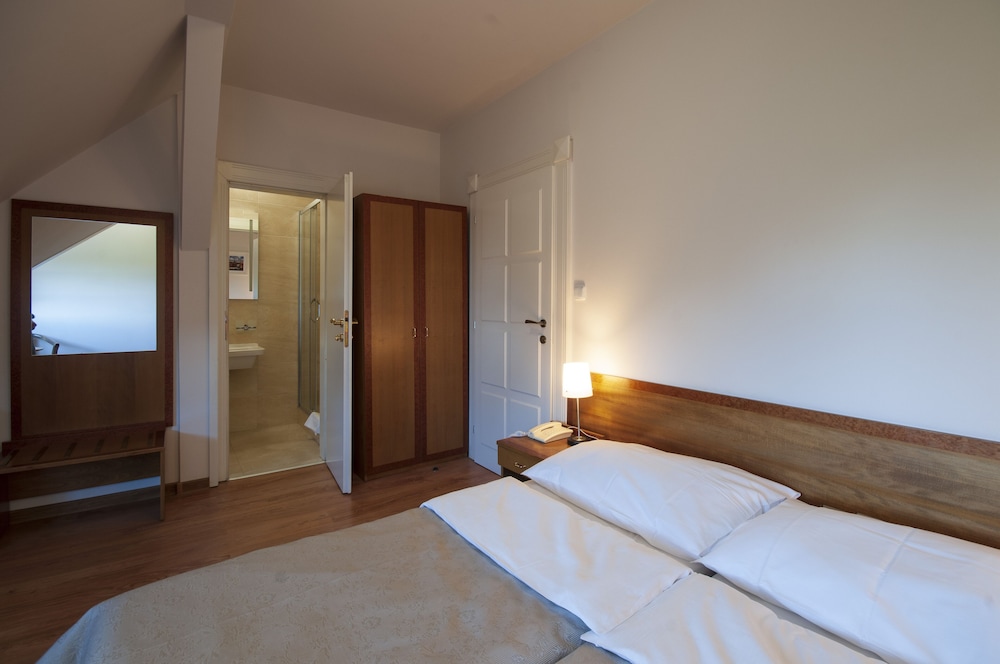 Standard Double Room photo 3