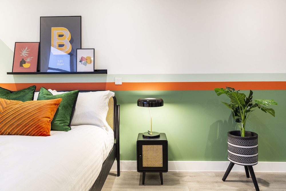 City Room - Photo 1