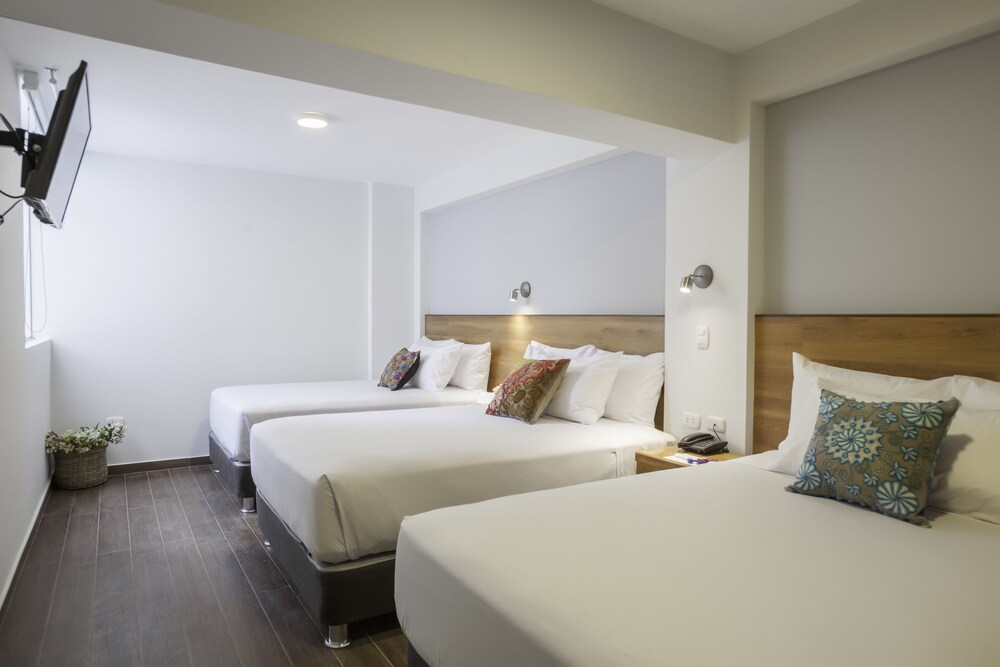 Deluxe Triple Room - 3 Double beds photo 2
