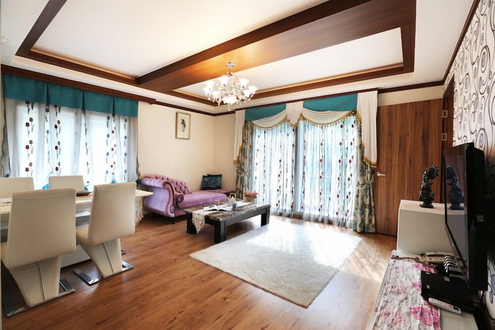 Room (Lavender)