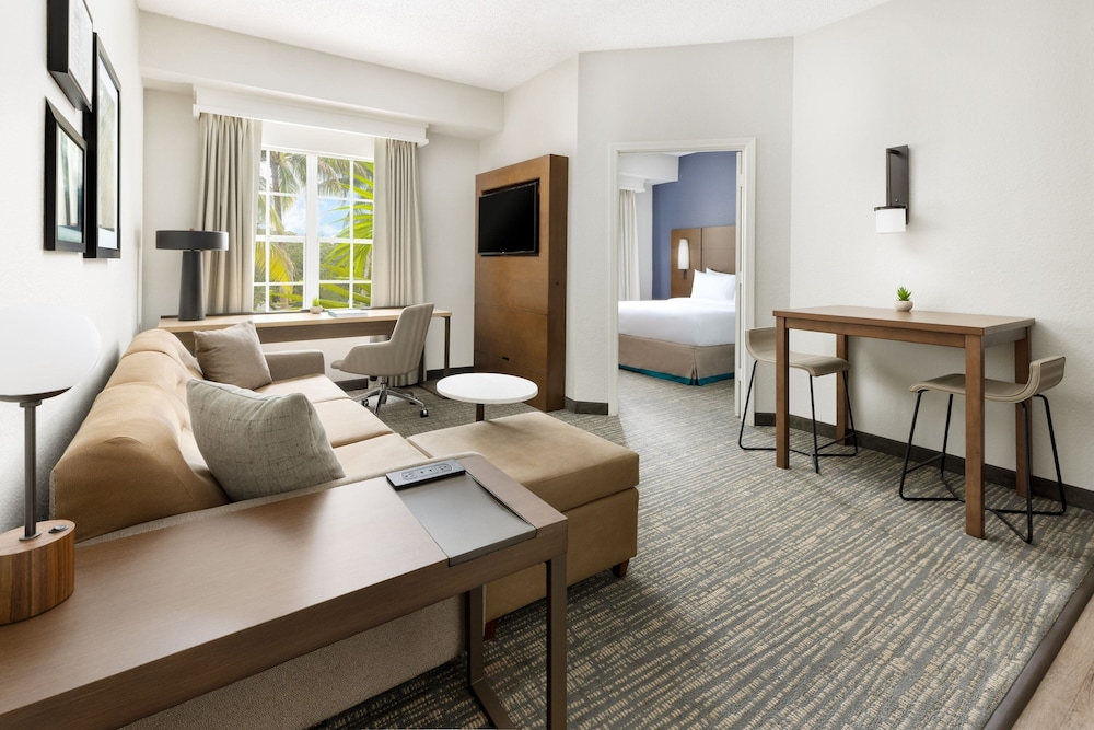 Suite, 1 Bedroom - Photo 1