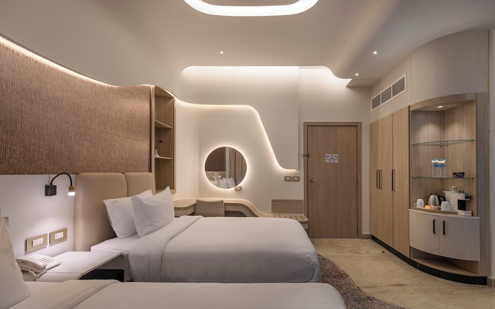 Premium Room, 2 Twin Beds, Pool View (Sofa Bed) photo 1