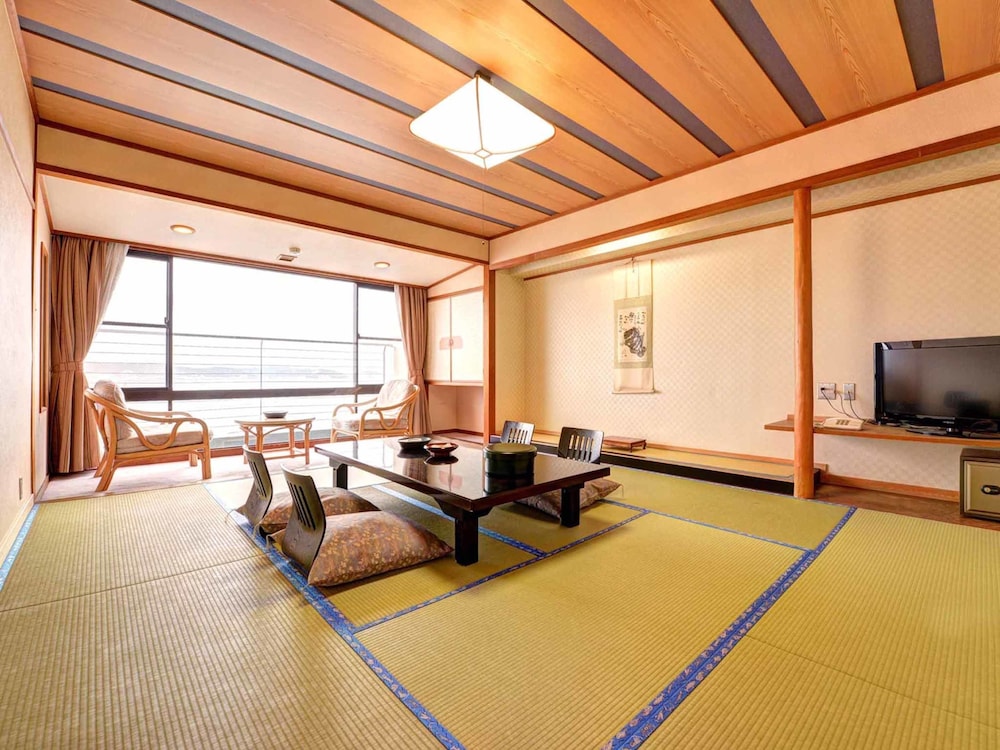 Japanese Style Family Room, Shared Bathroom photo 1