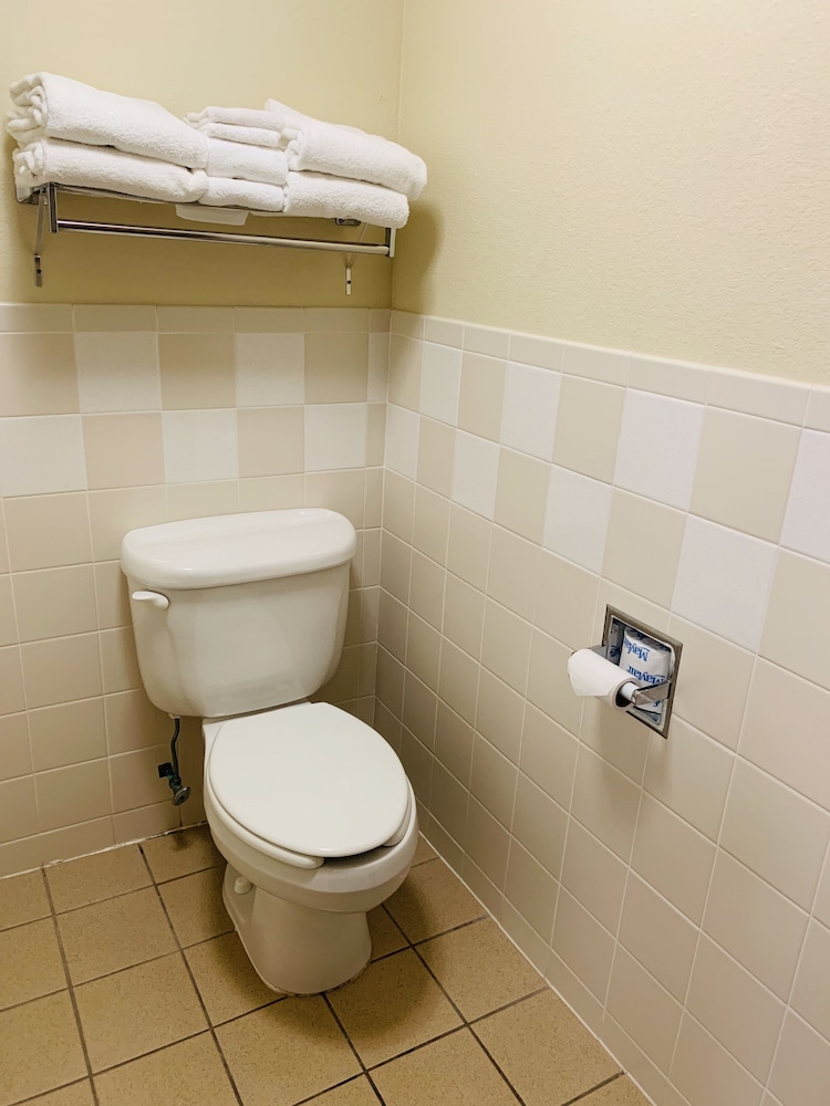 Deluxe Studio Suite, 1 King Bed, Non Smoking - Photo 6
